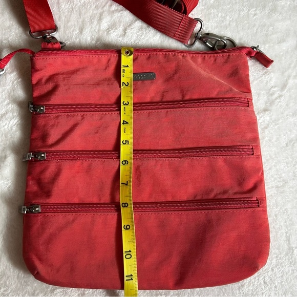 Baggallini Coral Crossbody Bag adjustable Strap 3 Zip Pickets Yellow Lining - Picture 3 of 12